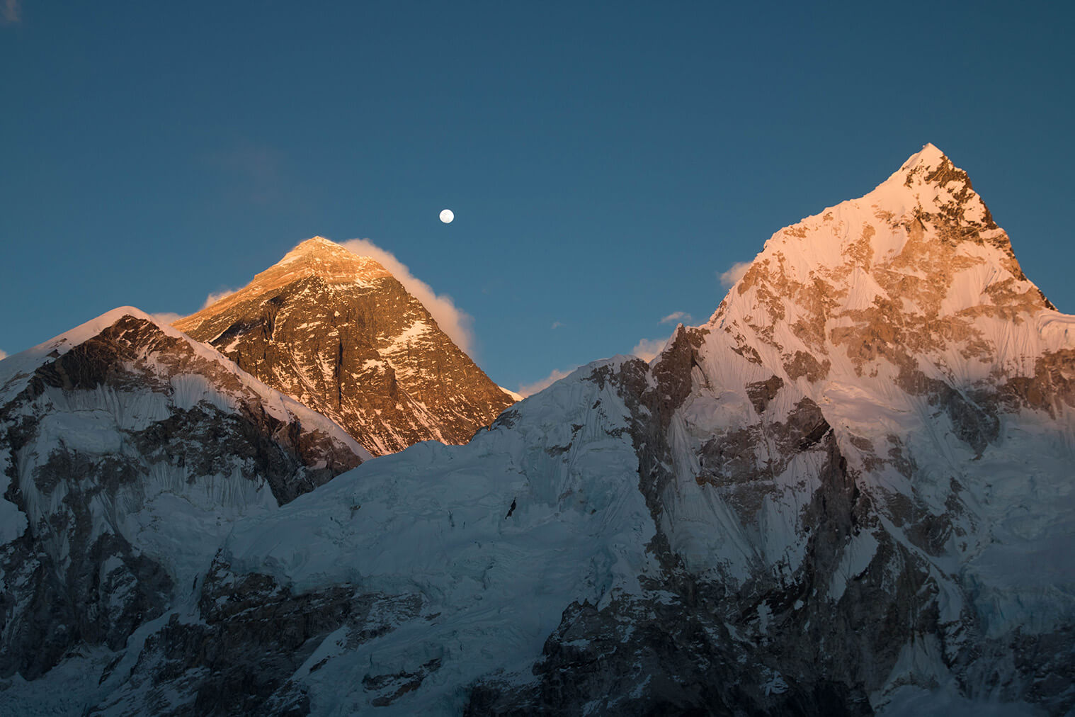 Mount Everest a mesiac